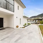Vivi Homes - Villa Blanca
