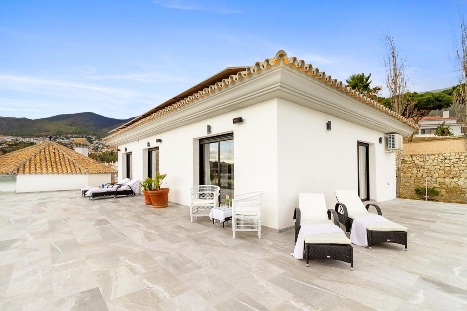 Villa Vivi Homes - Blanca *